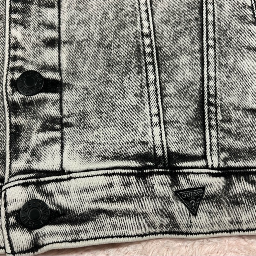 Like New Guess Black and Gray Denim Jacket Bleach Wash Size Large Men’s - Picture 8 of 17